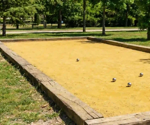 patio de juegos echo con maicillo amarillo